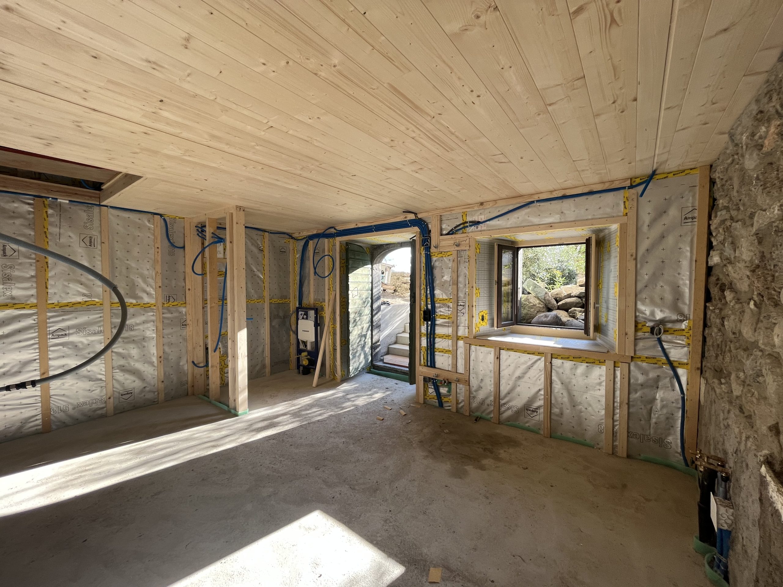 Image 6 Chantier en phase d’isolation des parois contre extérieur